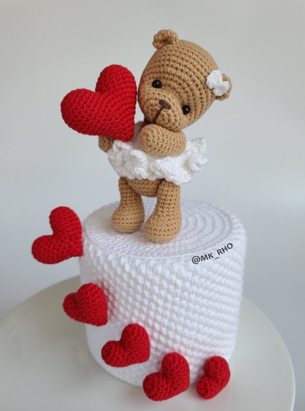 Crochet Heart Cake Pattern - Image 2